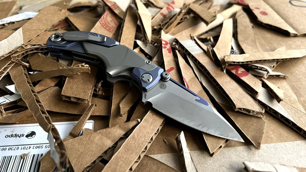 The Rike Knife Alkaid handled corrugated cardboard easily.
