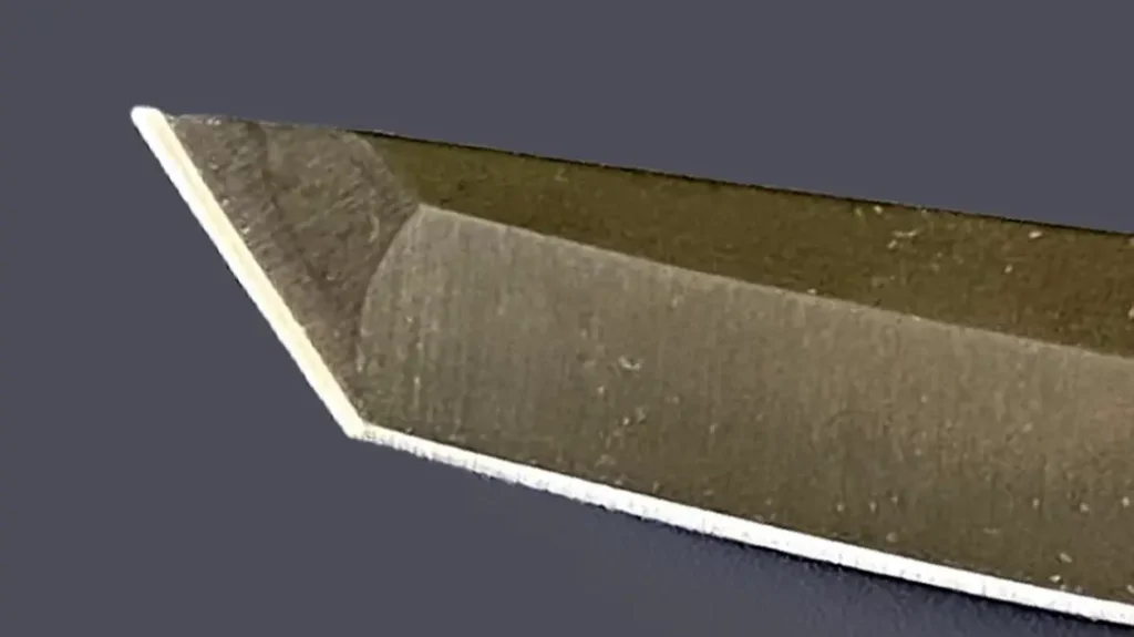 The Kobun features Cold Steel's signature reinforced “American Tanto” point that is highly resistant to breakage.
