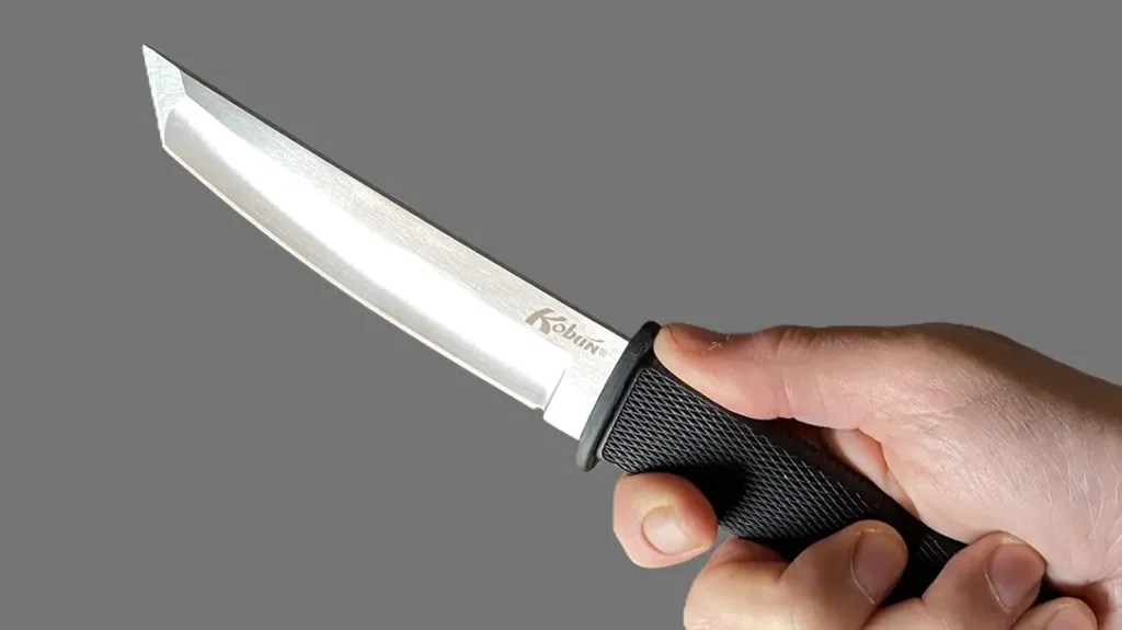 Although slim in design, the Kobun's deeply textured Kray-Ex handle is crafted to deliver exceptional grip, while its contours are engineered to prevent any turning or slipping in the hand.
