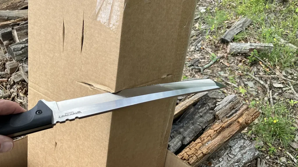 A tanto used for slashing.