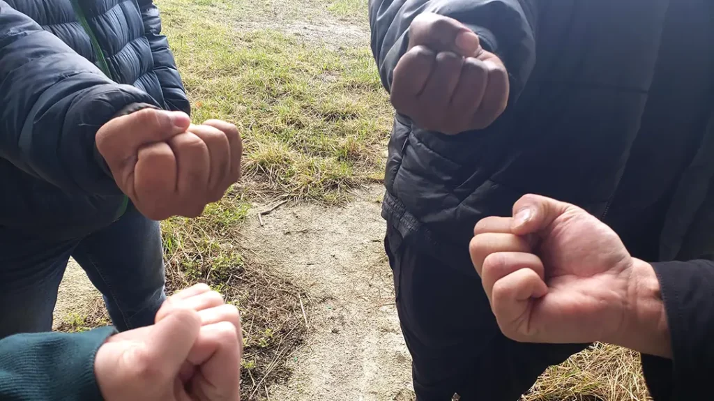 Curl your second set of knuckles.