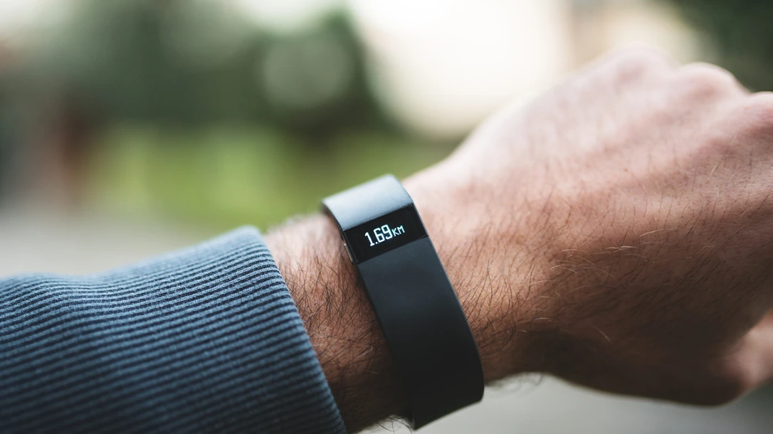 How can a smartwatch help solve cold caess with the FBI?
