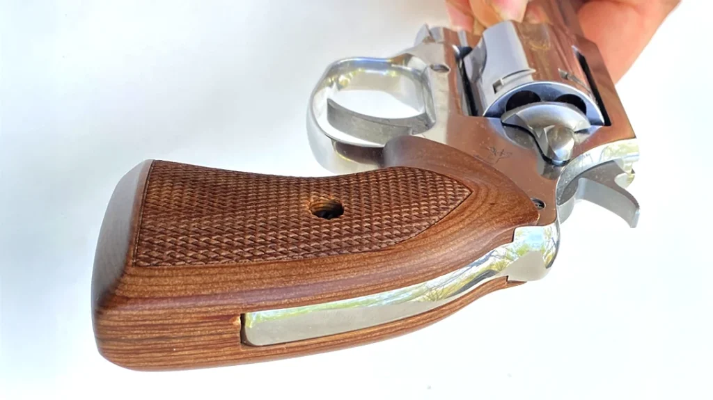 The Colt Viper .357 Magnum comes with what I’d describe as typical service size (neither too big nor too small) laminated wood stocks.