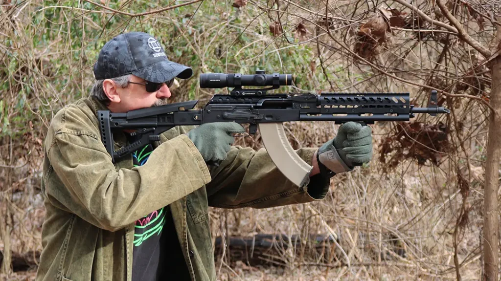 The CUSTOM AK  has conventional handguards.