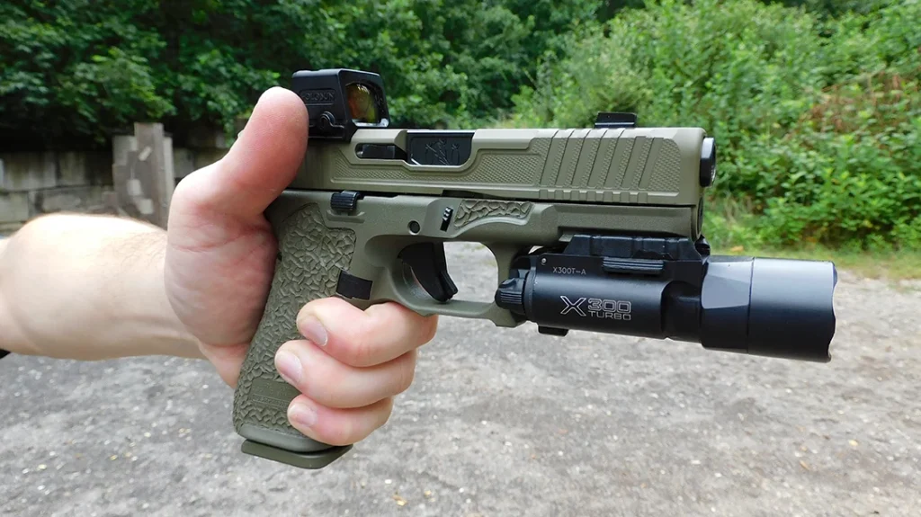 The grip reduction rounds out those boxy angles that I dislike, and the “Brain” stippling is probably the best I’ve ever run for both comfort and positivity.