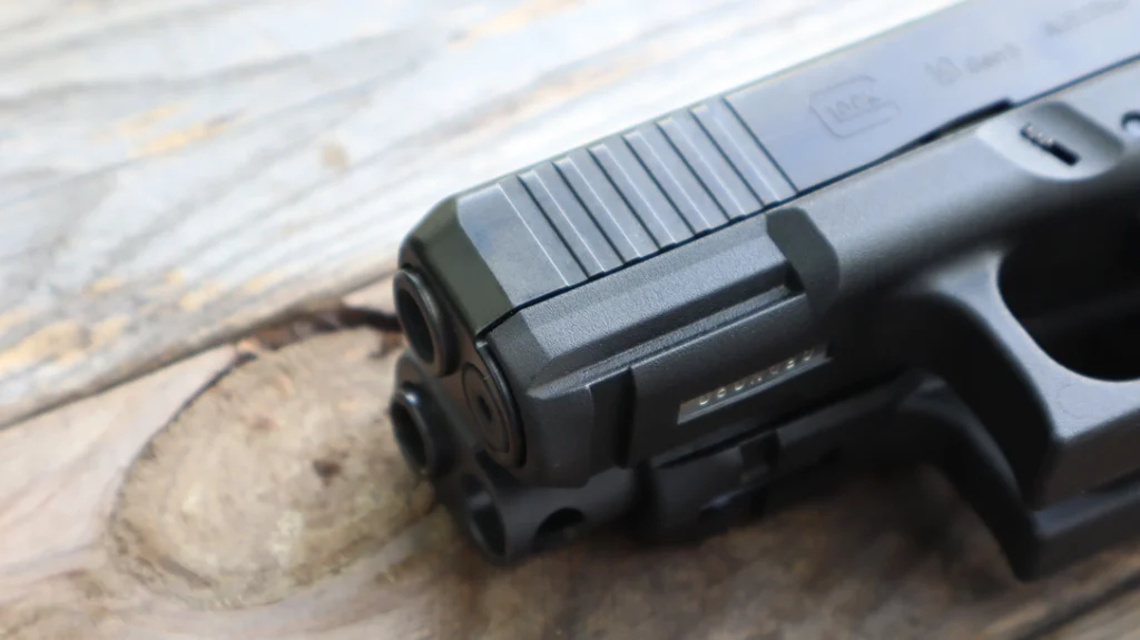 The Glock 48’s squared-off trigger guard is more setback. However, the dimensions are so slight that it still fits within the G19’s profile.